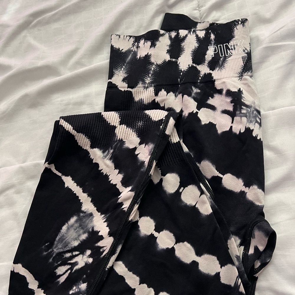 Victoria's Secret PINK Black and White Tie-Dye seamless Leggings